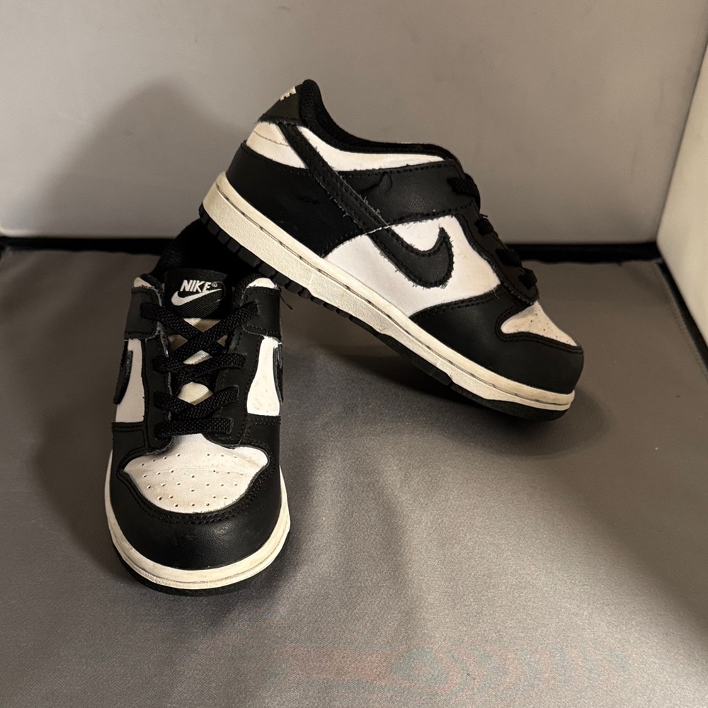 Nike Kids Black and White‎ Sneakers 9.5